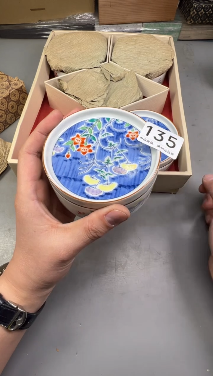 瓷片鲁**娜135号满30米包邮，碰瓷社感谢您的支持~
