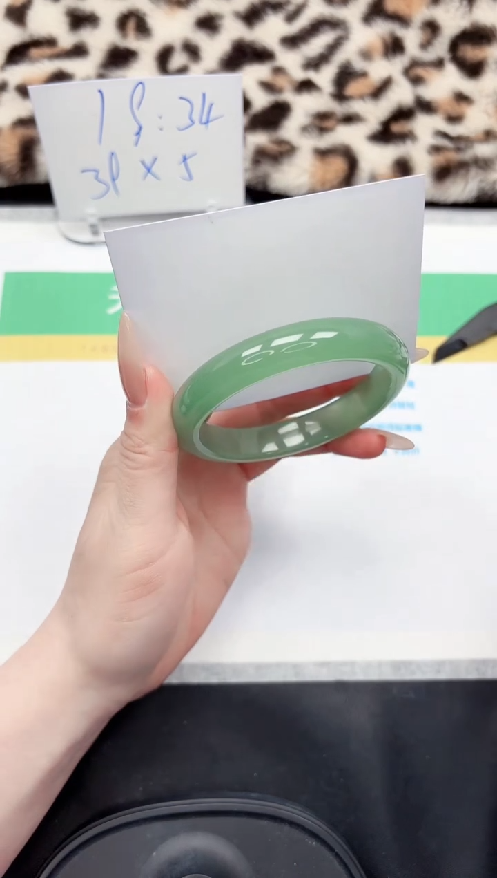 【闪购商品】石英质玉手镯未镶嵌8-58