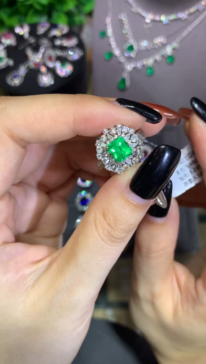 18K金镶嵌戒指祖母绿1.48CT