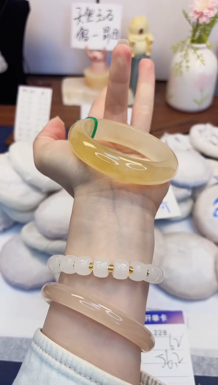 【闪购商品】石英质玉手镯未镶嵌228-财气镯-圈口56