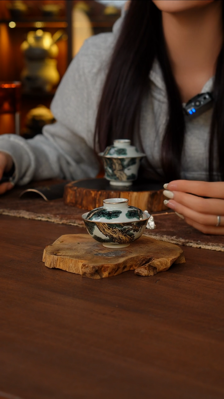 包银松树扁盖碗.