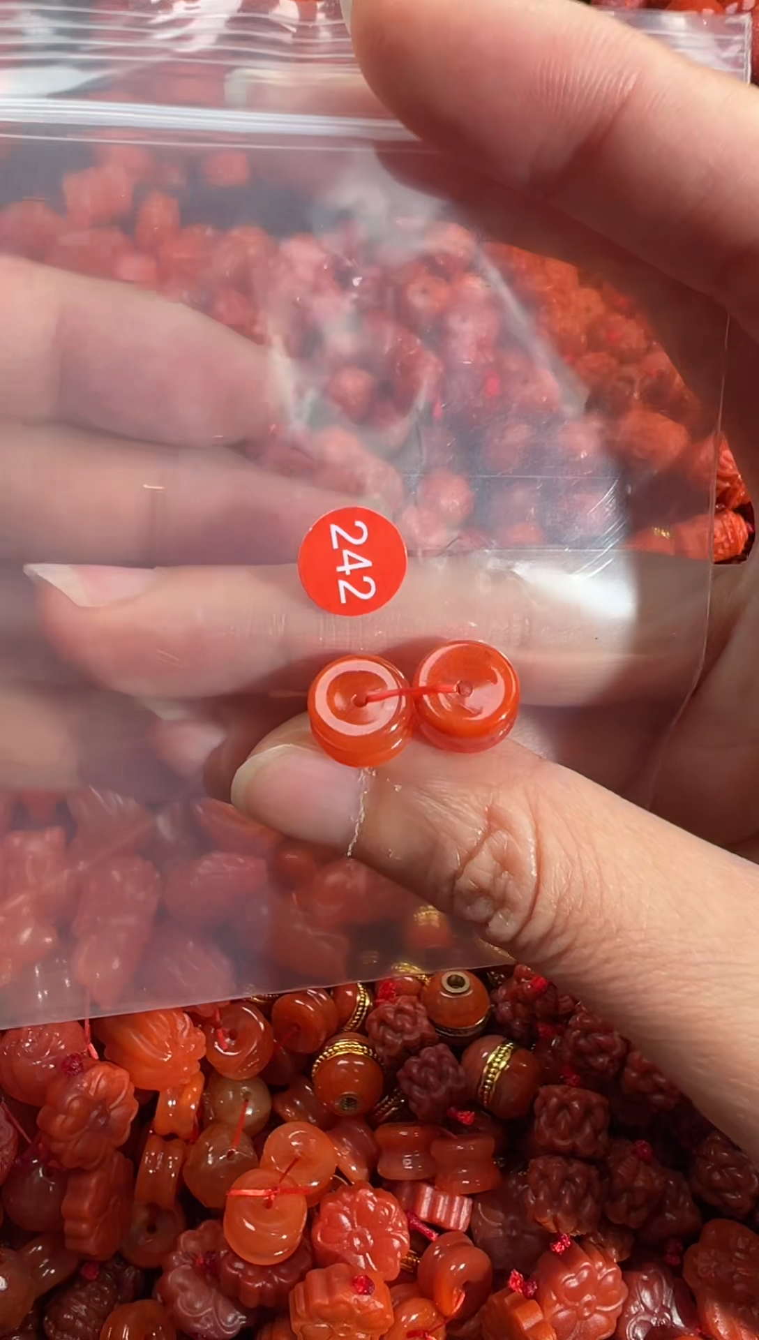 南红玛瑙未镶嵌颈饰1