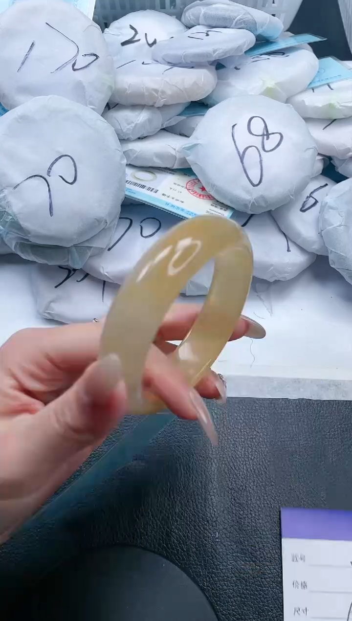 【闪购商品】石英质玉手镯未镶嵌19V283-61