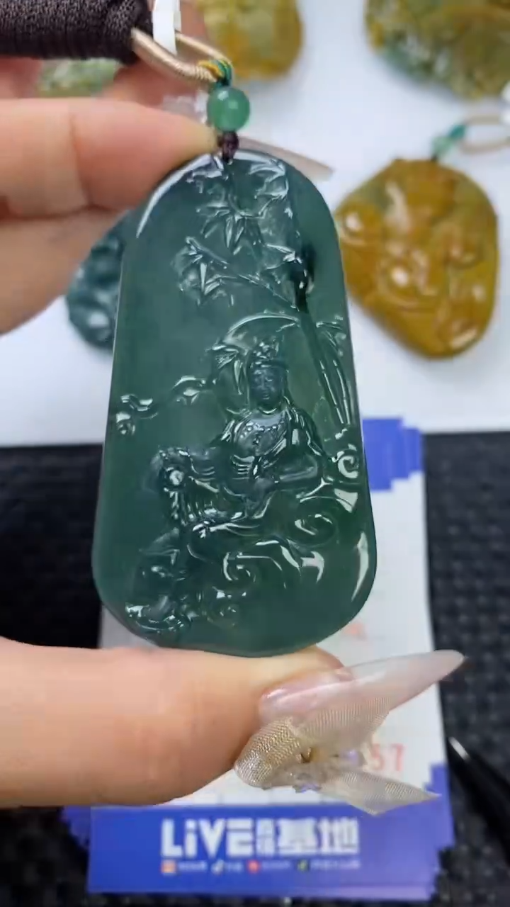 【闪购商品】翡翠颈饰未镶嵌1111111111111111