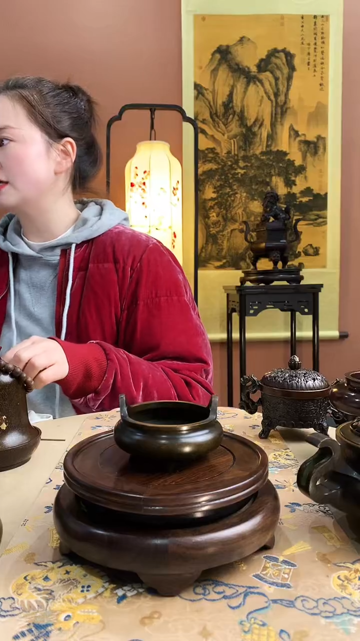 苏工黄铜桥耳三足线香炉6