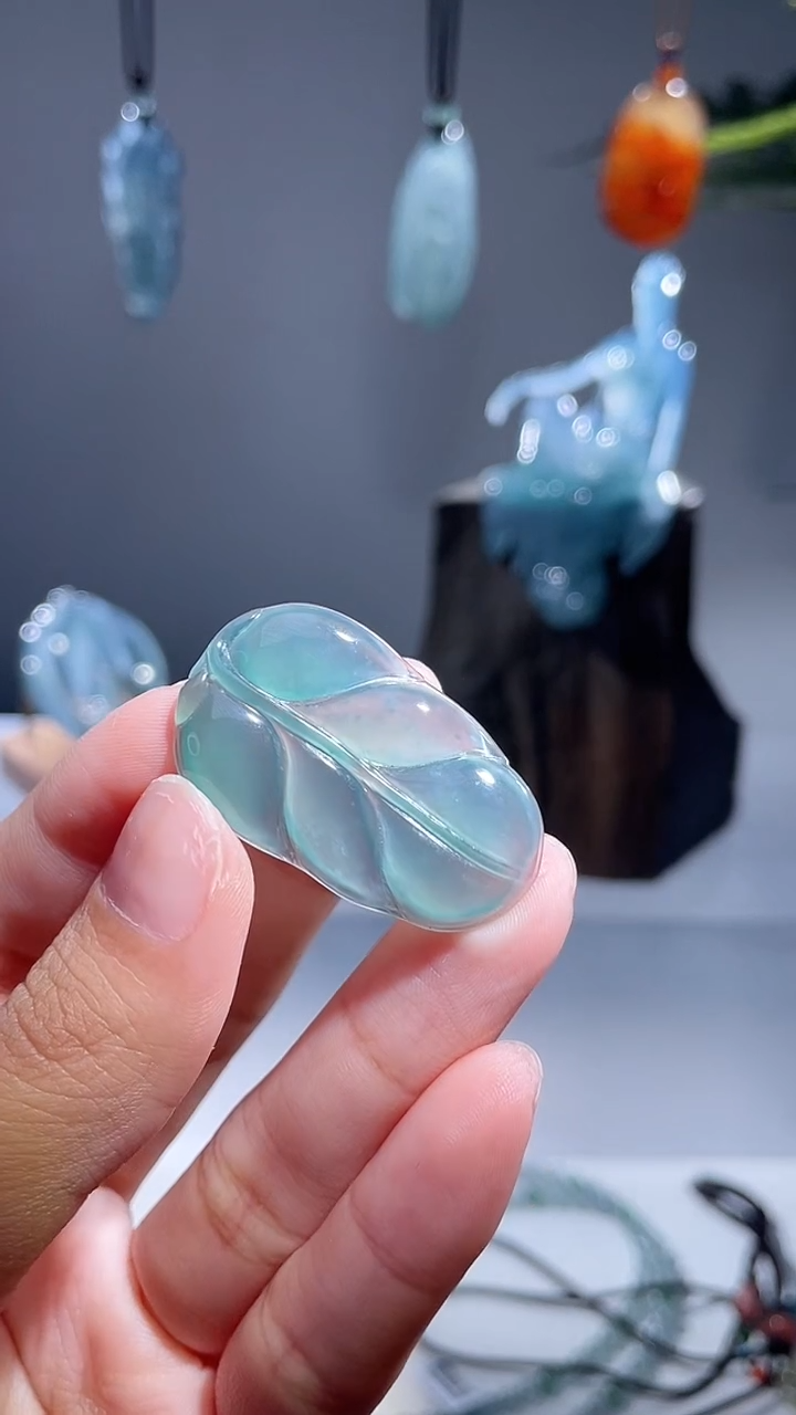 颈饰未镶嵌翡翠叶子