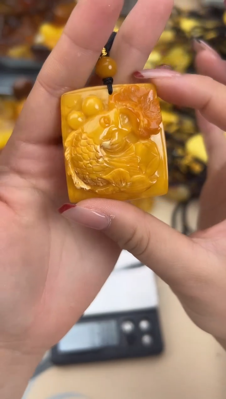 【闪购商品】琥珀裸石未镶嵌蜜蜡吊坠