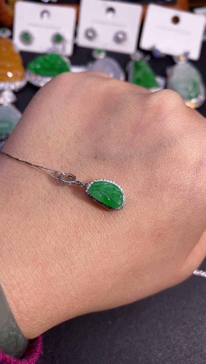 【闪购商品】翡翠吊坠(不含链)18K金镶嵌吊坠