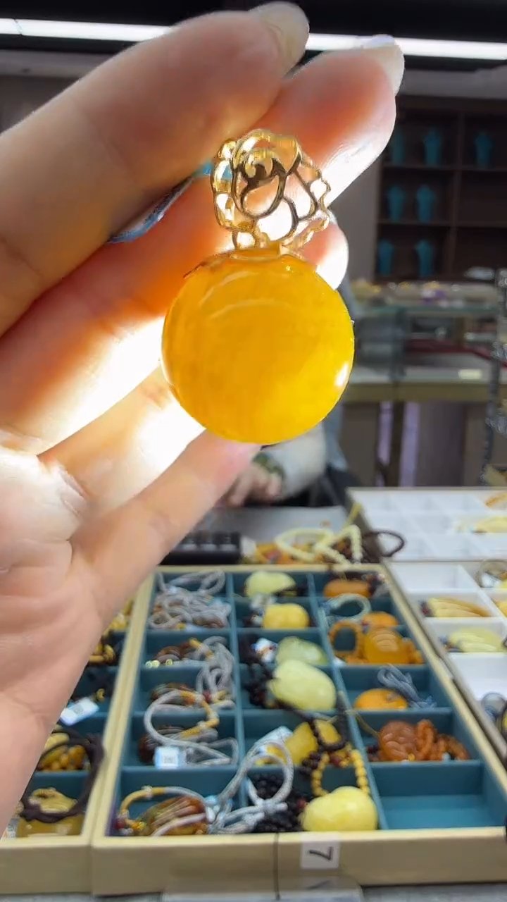 琥珀颈饰未镶嵌80秒拍号 假一罚三 