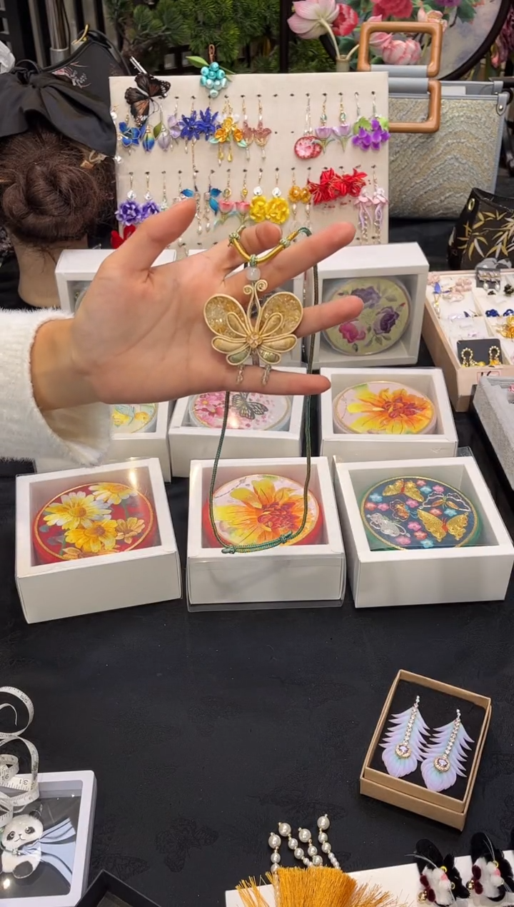 织绣阿*亚非遗苏绣手工饰品