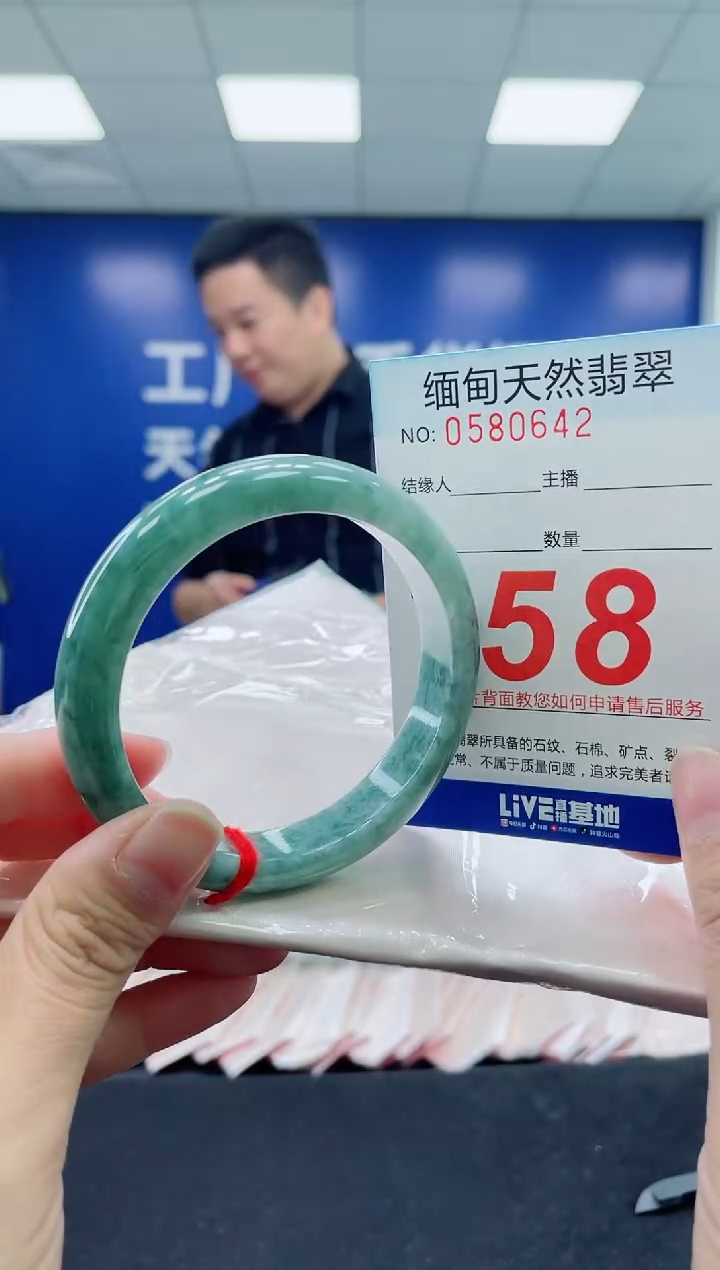 未镶嵌手镯翡翠天然翡翠手镯