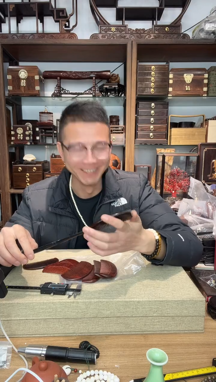 乌木类书架666小叶紫檀半月梳