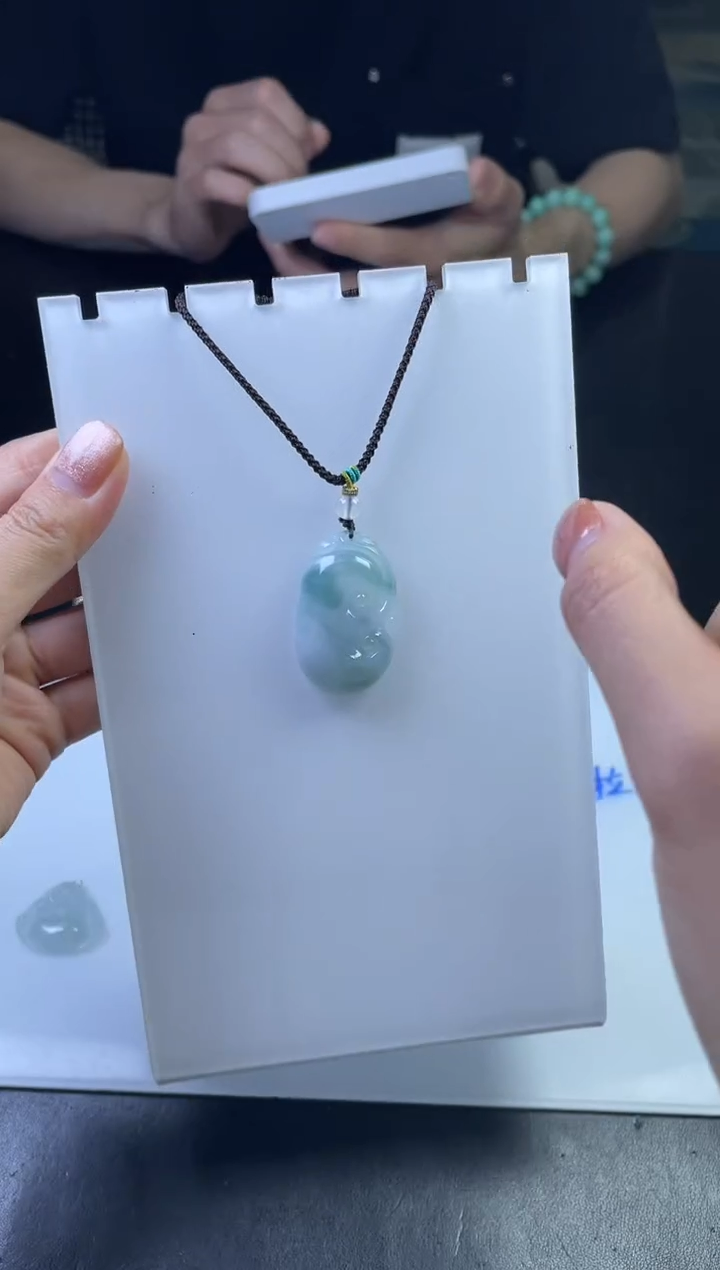 【闪购商品】翡翠挂件未镶嵌如意一个