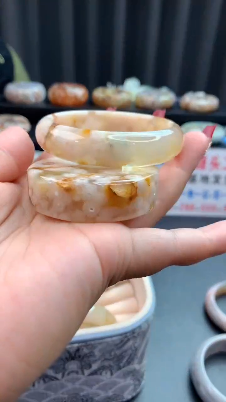 未镶嵌手镯石英质玉（52圈口）赠送镯心
