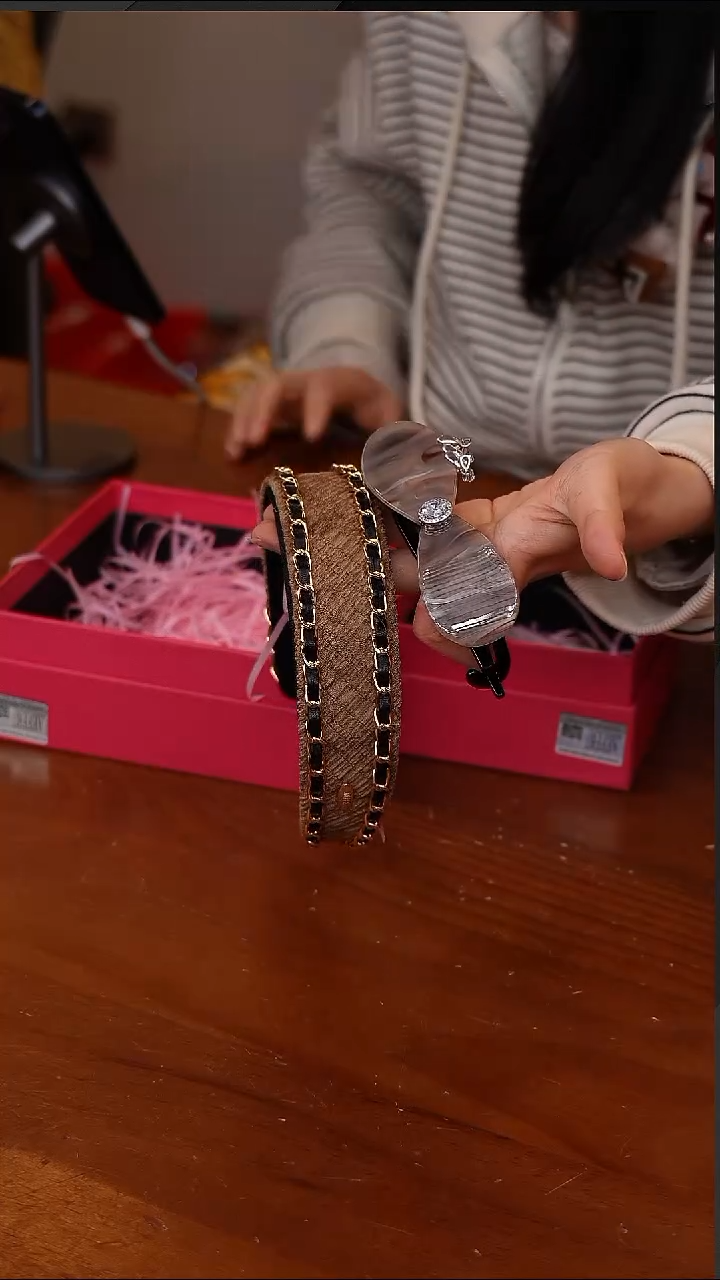 陶90-AEFFE布艺满天星蝴蝶抓夹+AEFFE小香风宽边发箍-灰色