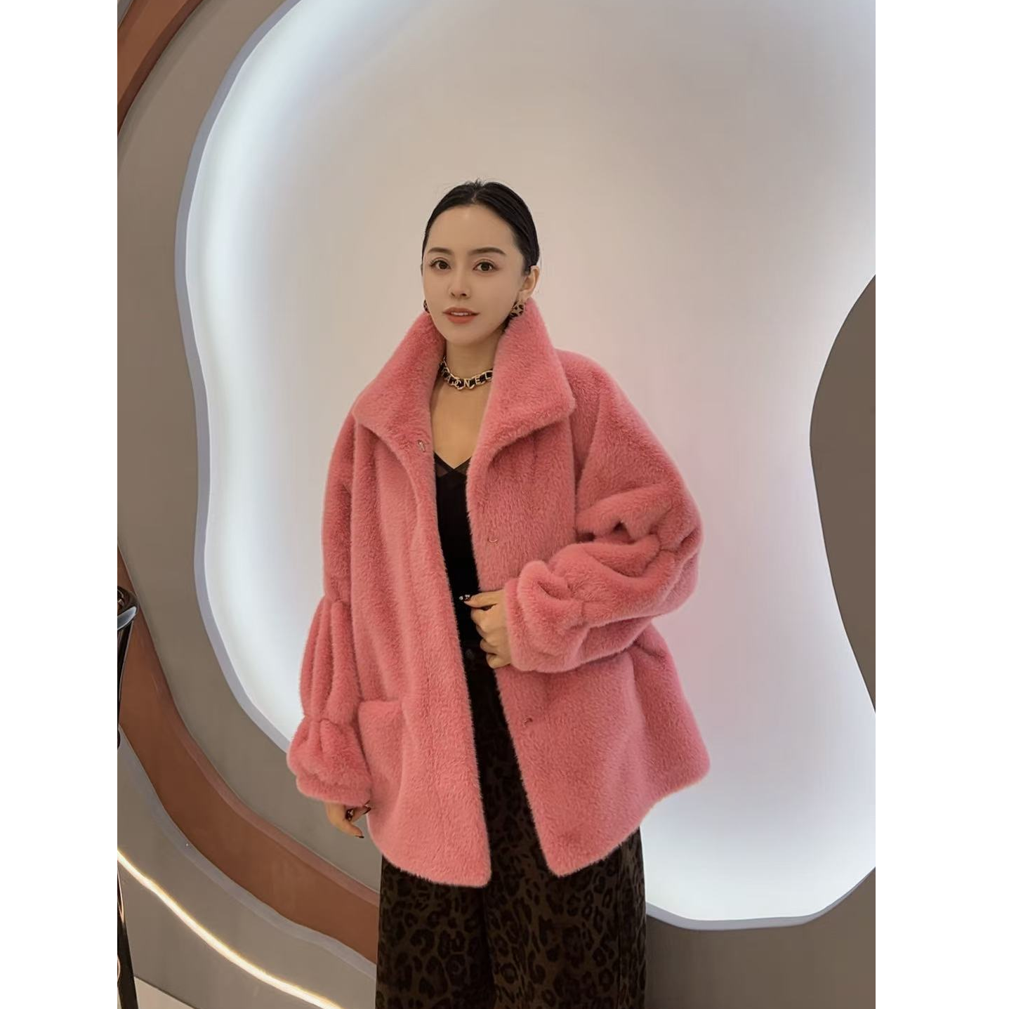 【张洪波夫妇】90235-1女款高奢潮流百搭外套2513