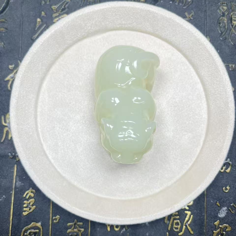 昆仑山脉山料老虎把件挂件冰冰凉凉沁人心脾威武霸气简约大气款式