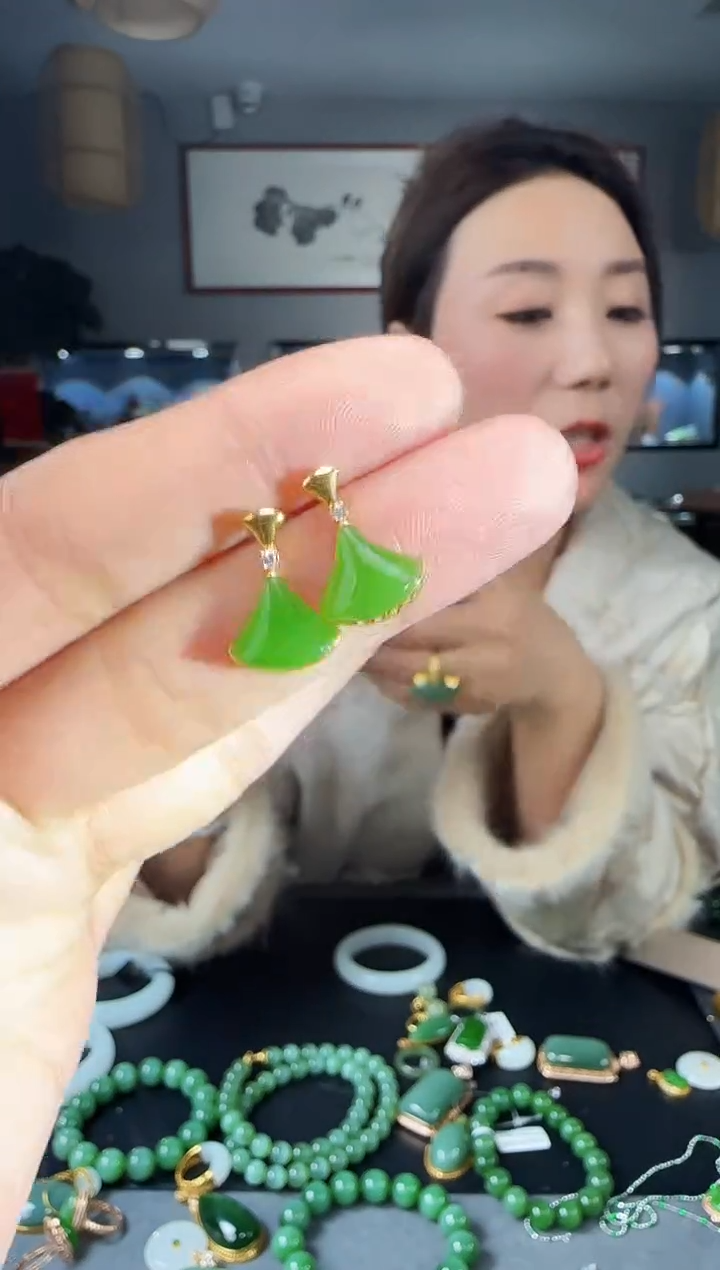 【闪购商品】和田玉耳钉18K金镶嵌1