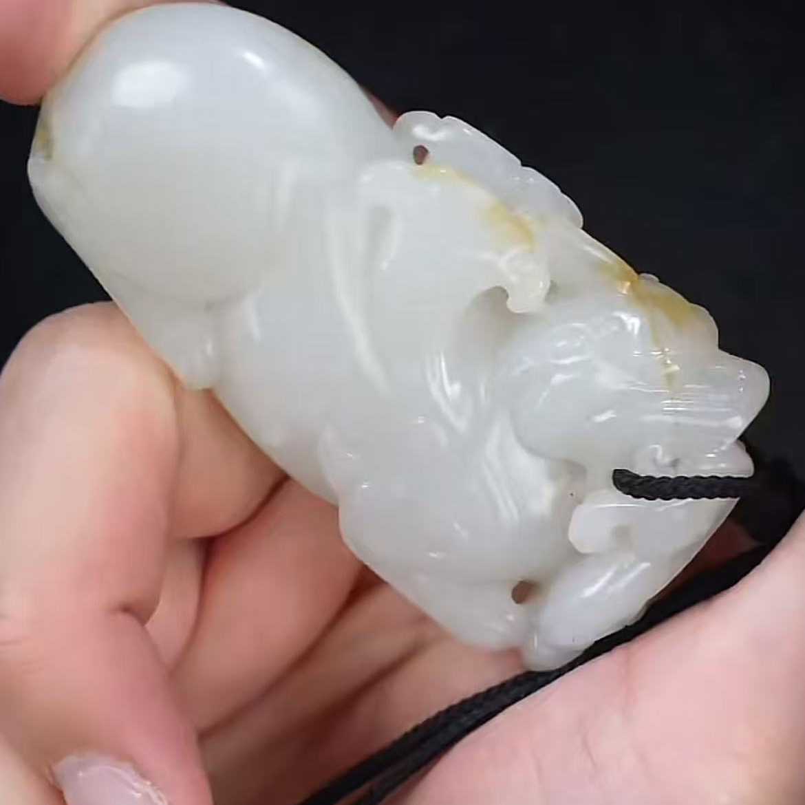 清代和田玉貔貅挂件