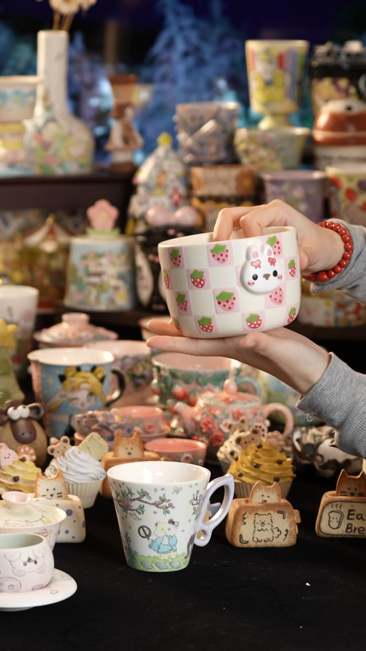 摆件陶景德镇釉下彩手绘设计师款陶瓷