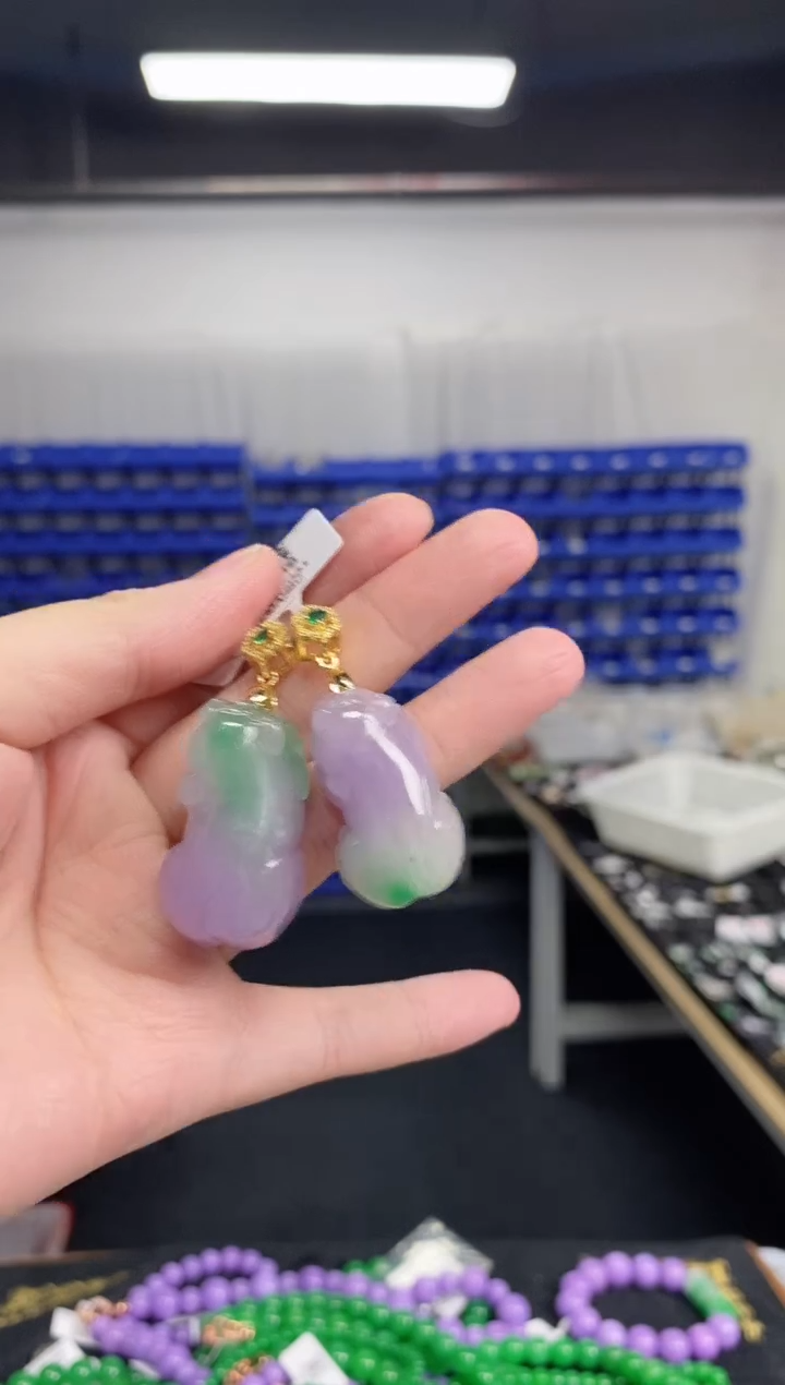 翡翠未镶嵌颈饰闪购链接多样性发其一，颜色微差