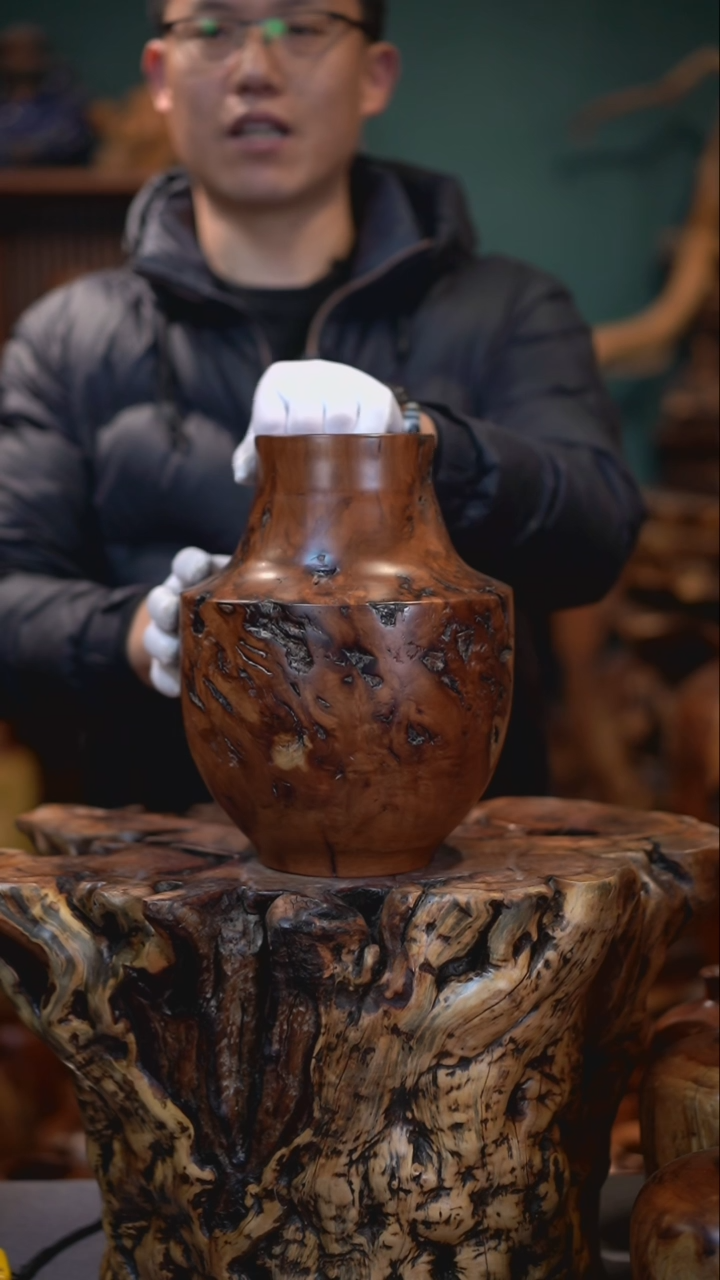 【闪购商品】枣木雷击枣木龙纹尊