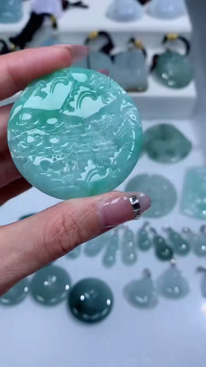 颈饰未镶嵌翡翠吊坠