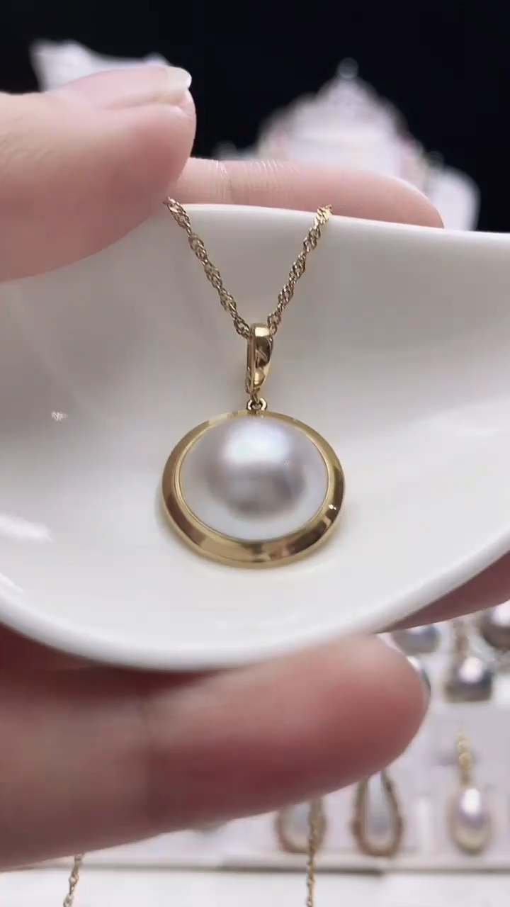 【闪购商品】拼合珍珠（马贝珠）颈饰18K金镶嵌海水马贝吊坠