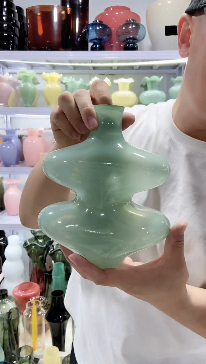 绿色异性花瓶..........