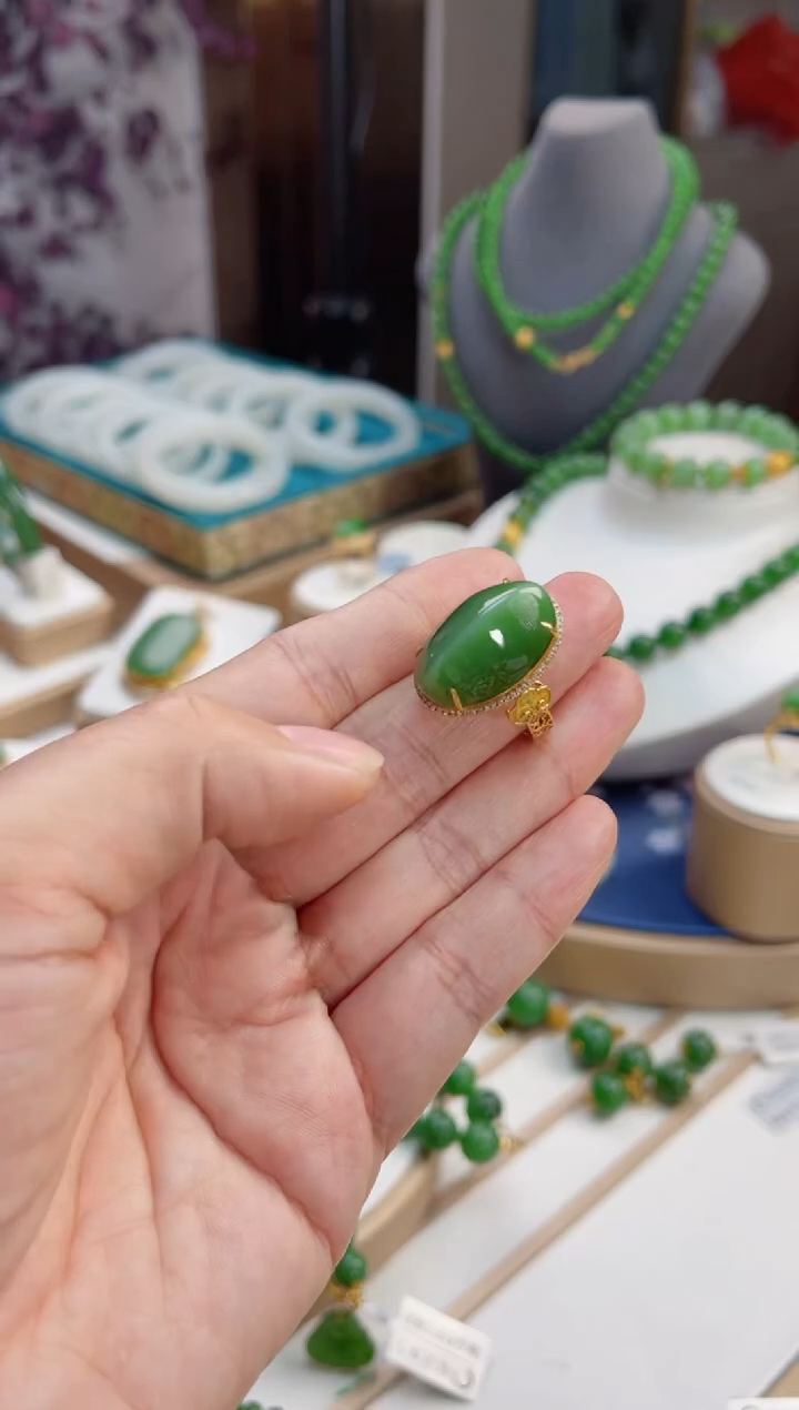 【闪购商品】和田玉戒指18K金镶嵌满钻 一线猫眼