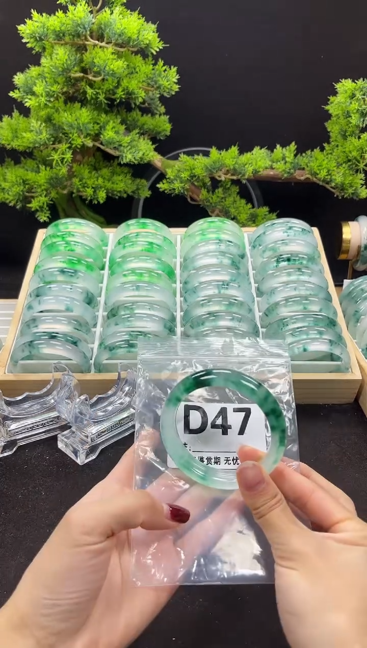 【闪购商品】石英岩玉手镯未镶嵌D47