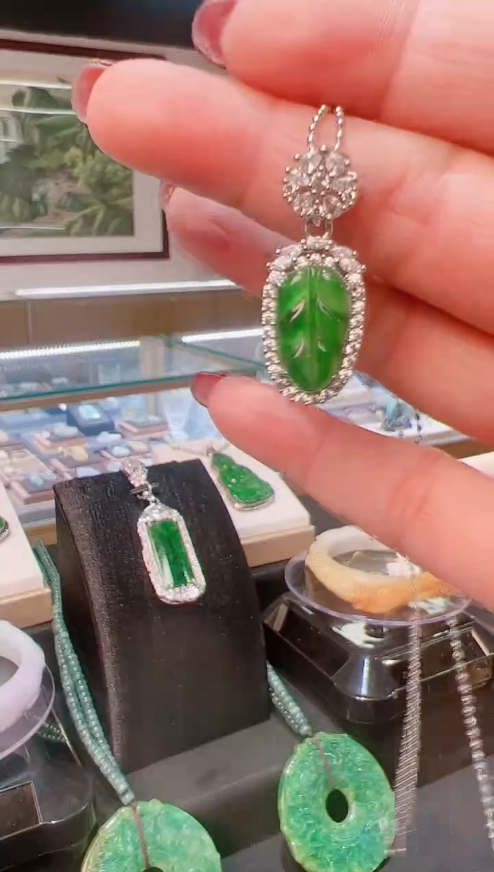 【闪购商品】翡翠合金颈饰202531934