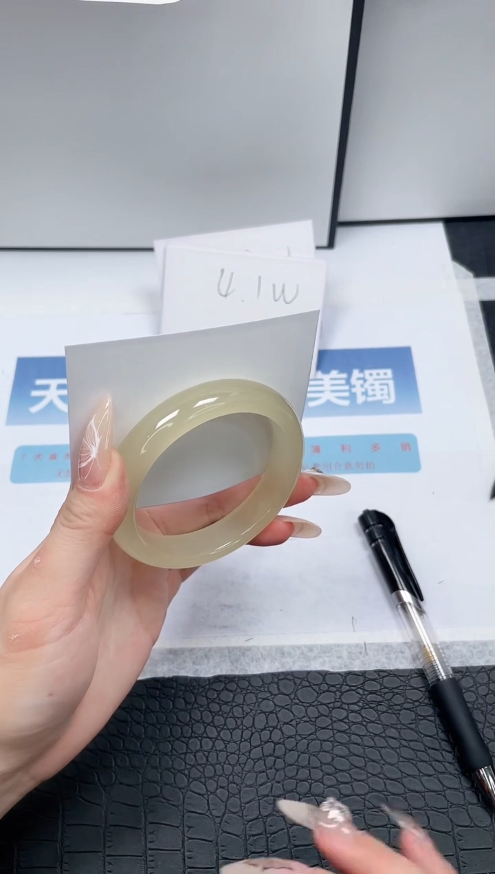 【闪购商品】石英质玉手镯未镶嵌226-60