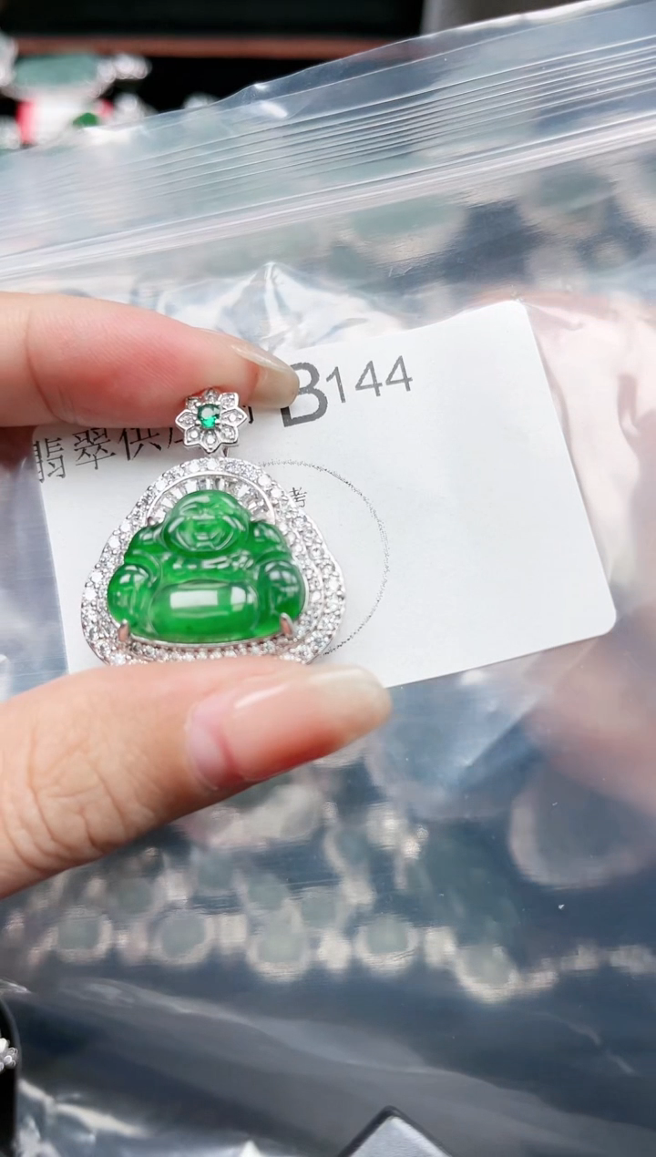 【闪购商品】翡翠颈饰未镶嵌144赠皮绳