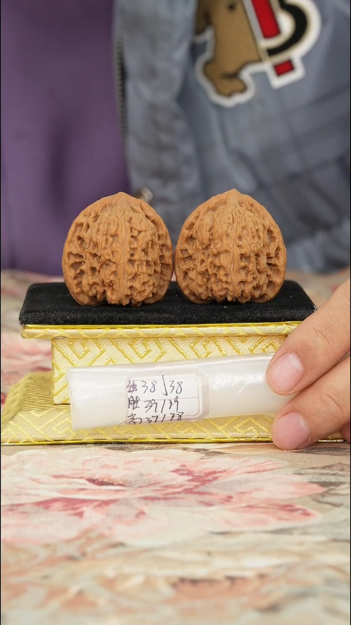 【闪购商品】文玩核桃把件赵喜满南将石
