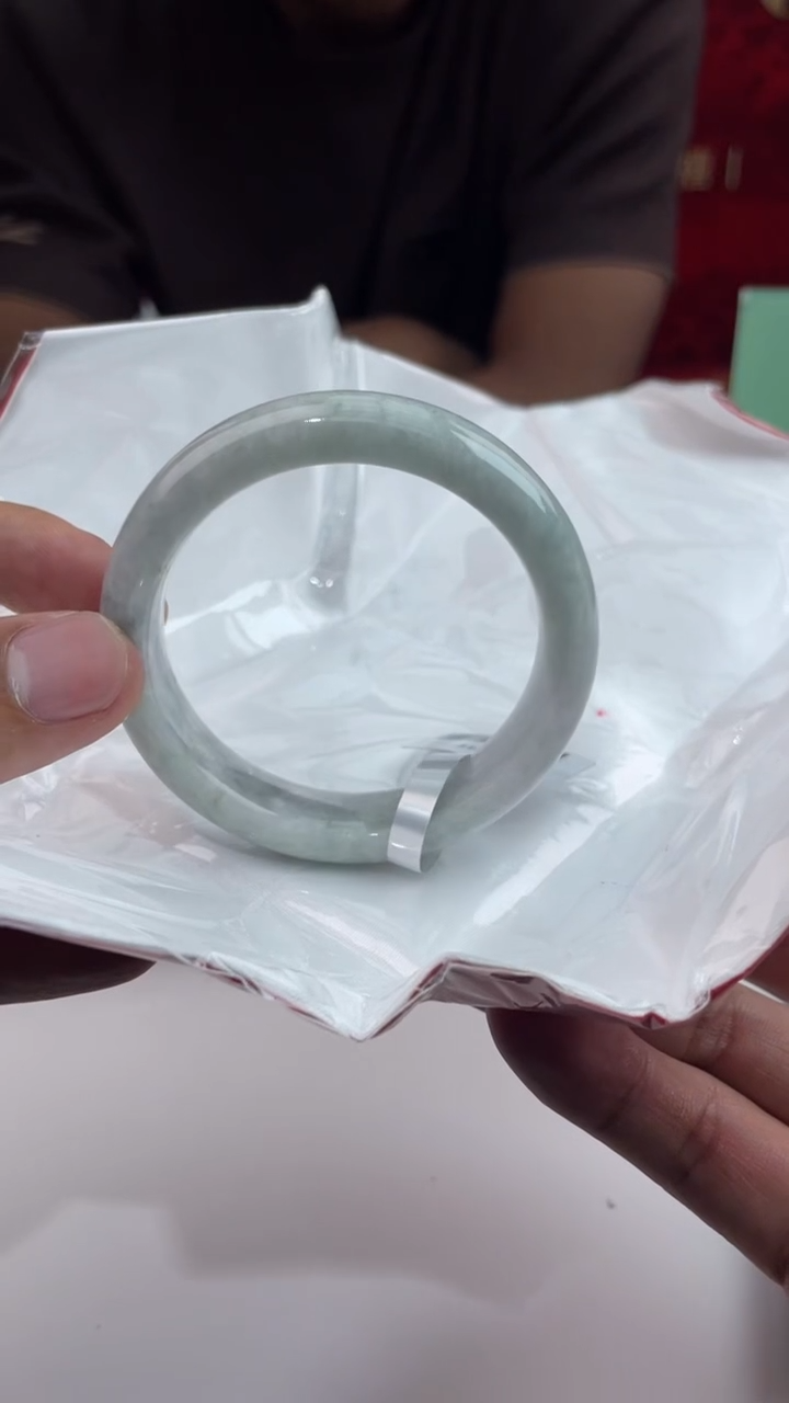 【闪购商品】翡翠手镯未镶嵌8翡翠手镯（微瑕）