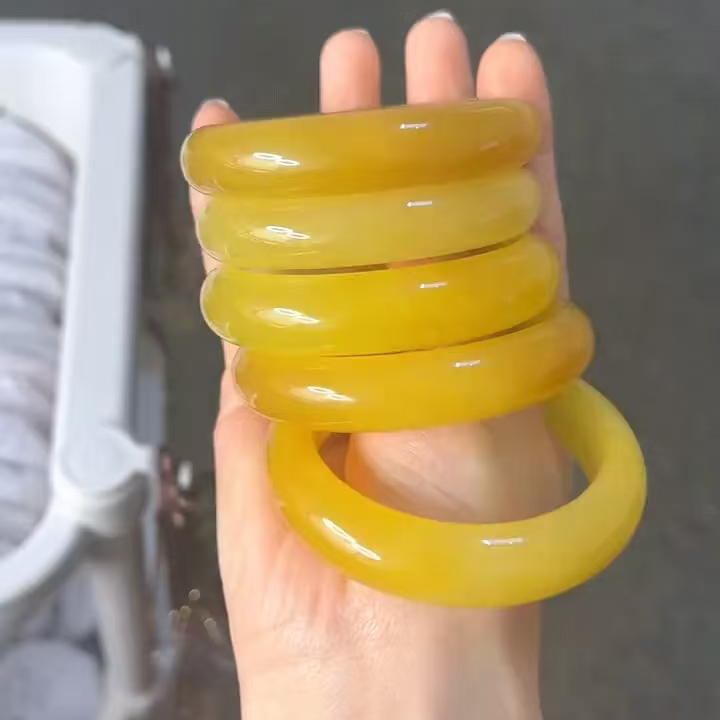 黄龙高贵冰透石英质玉多样性发货拍一发一备注圈口