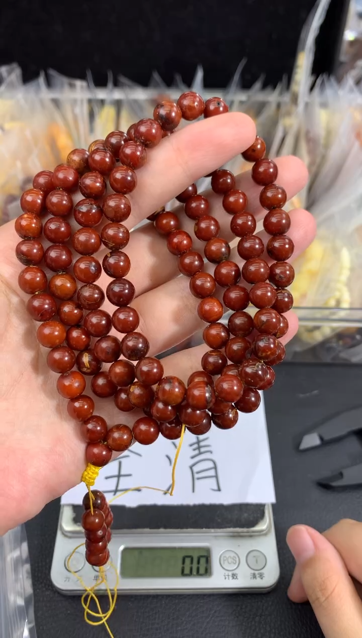 蜜蜡未镶嵌珠宝奇石80