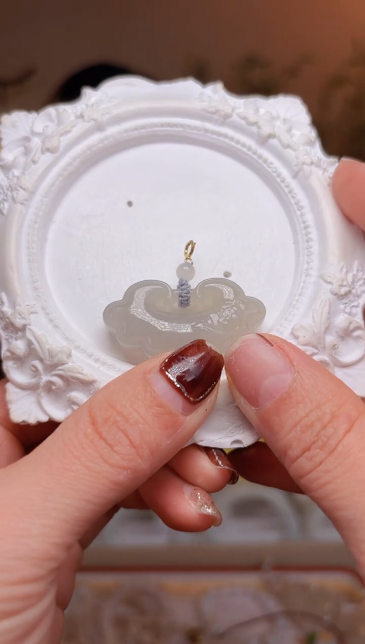 【闪购商品】和田玉挂件未镶嵌烟紫如意锁