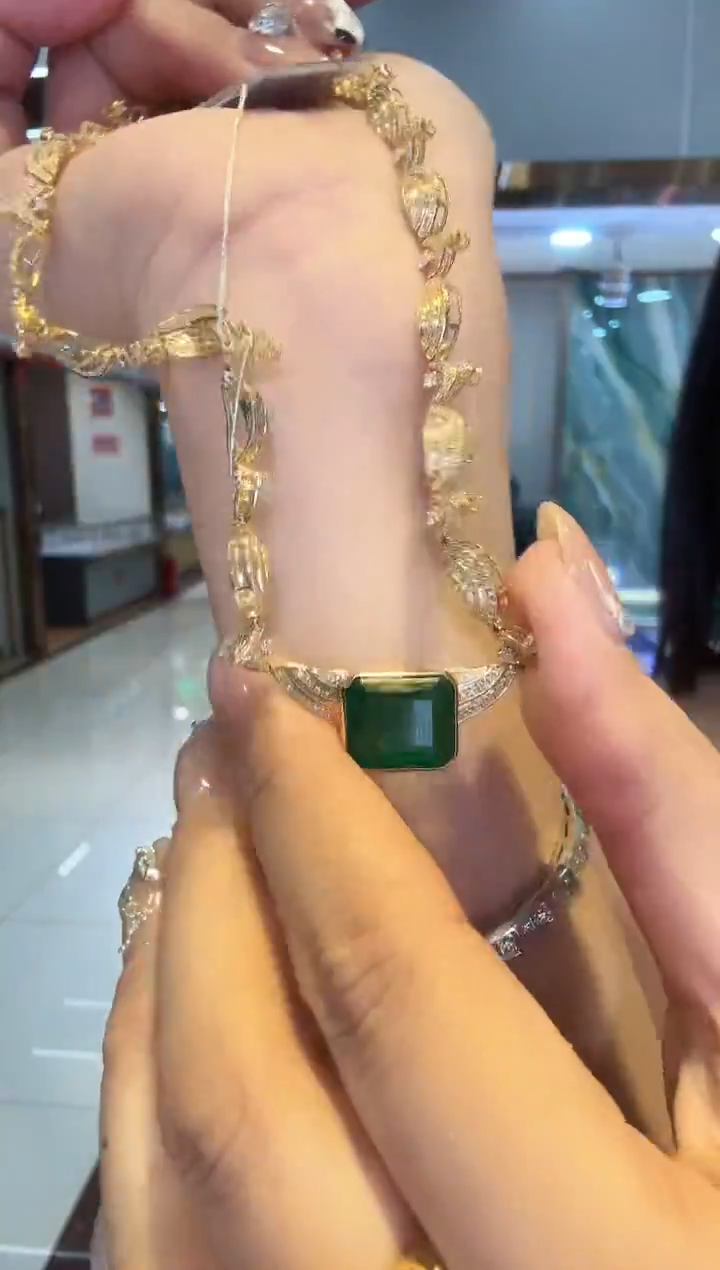 18K金镶嵌项链祖母绿豪华