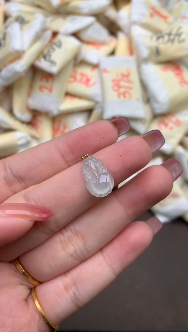 翡翠挂件18K金镶嵌—