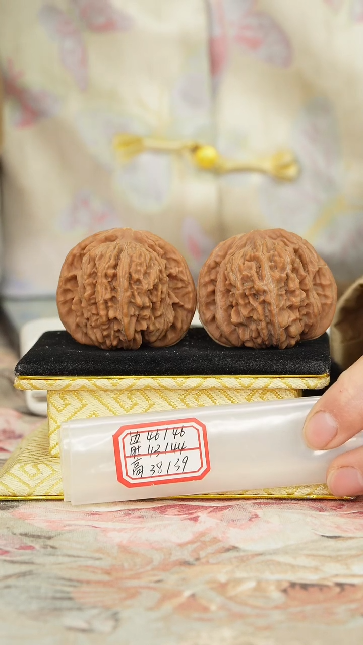 【闪购商品】文玩核桃把件一代楼