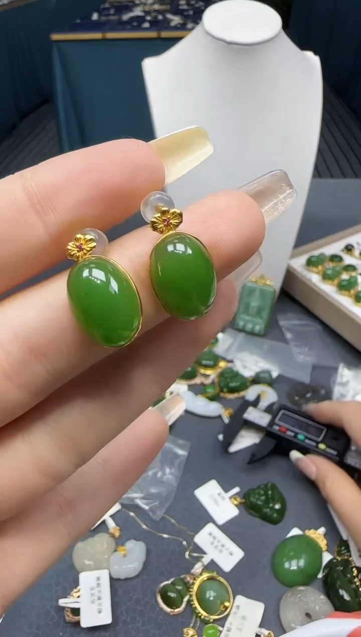 【闪购商品】和田玉耳饰18K金镶嵌1