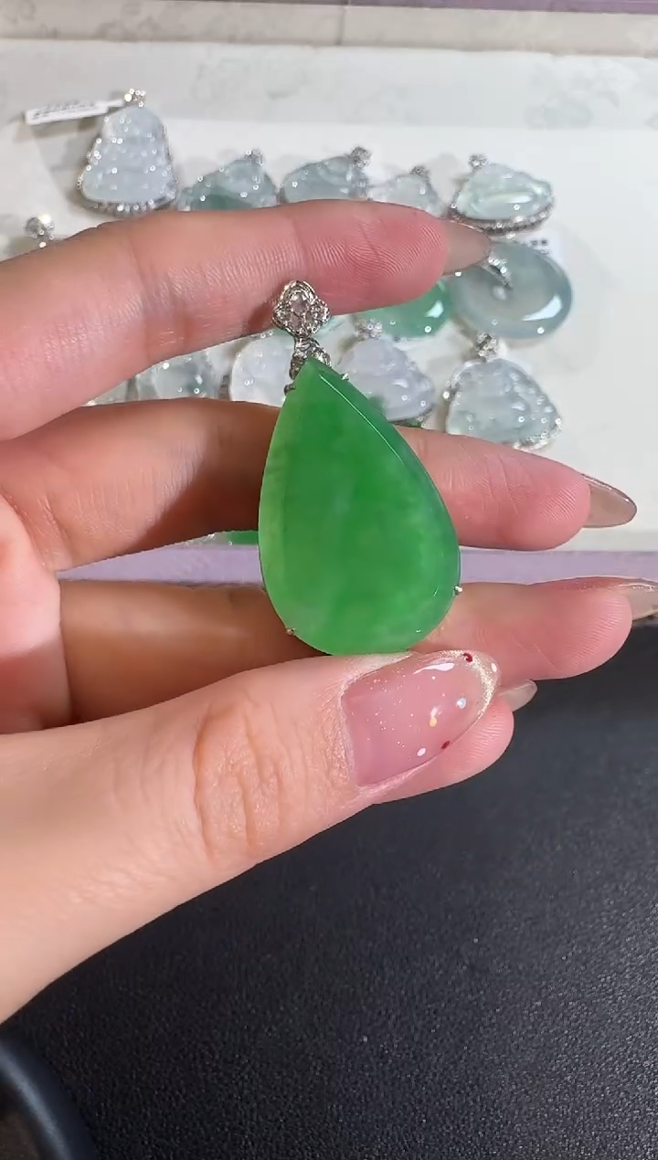 【闪购商品】翡翠吊坠(不含链)18K金镶嵌【源头工厂】钻石镶嵌