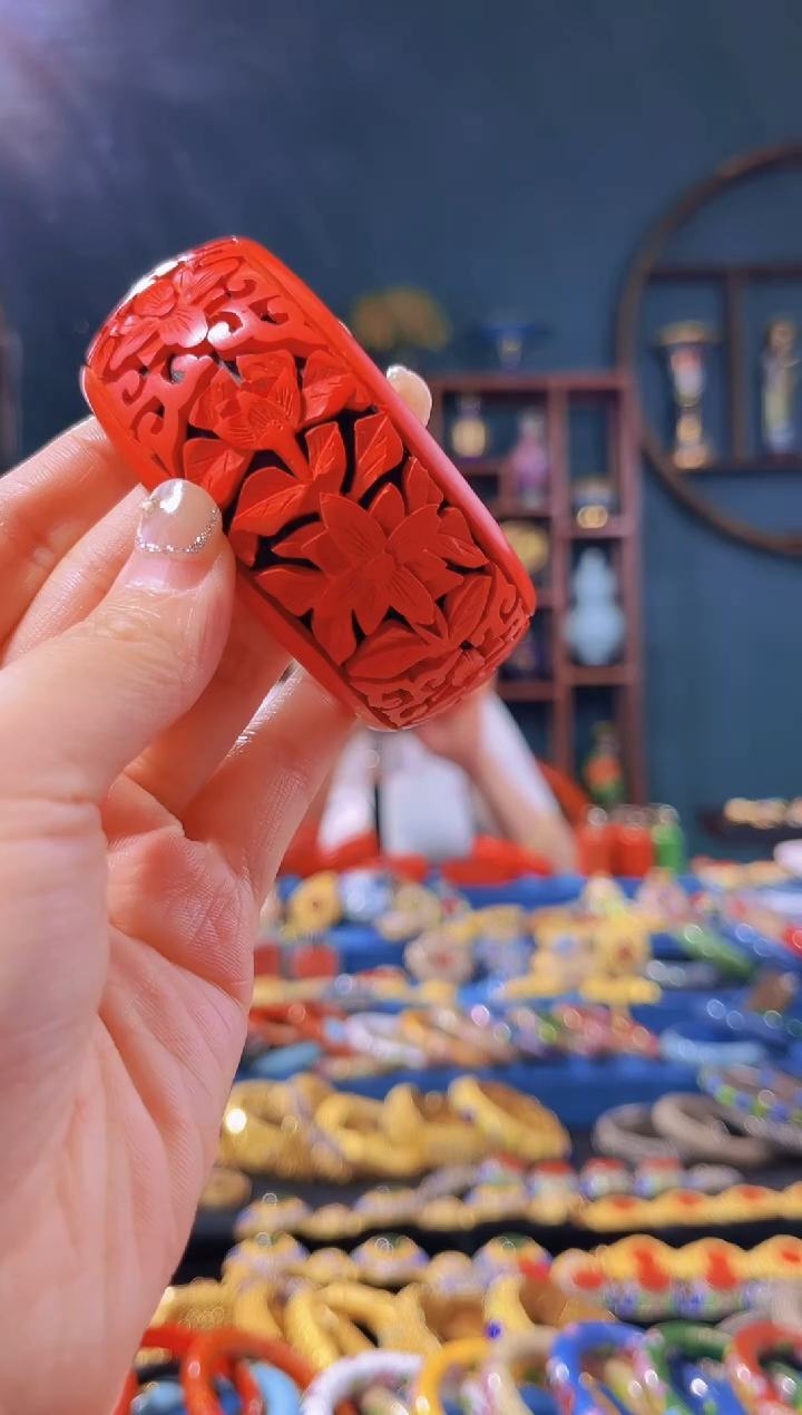 【闪购商品】非遗技艺大漆缠枝莲纹手镯62