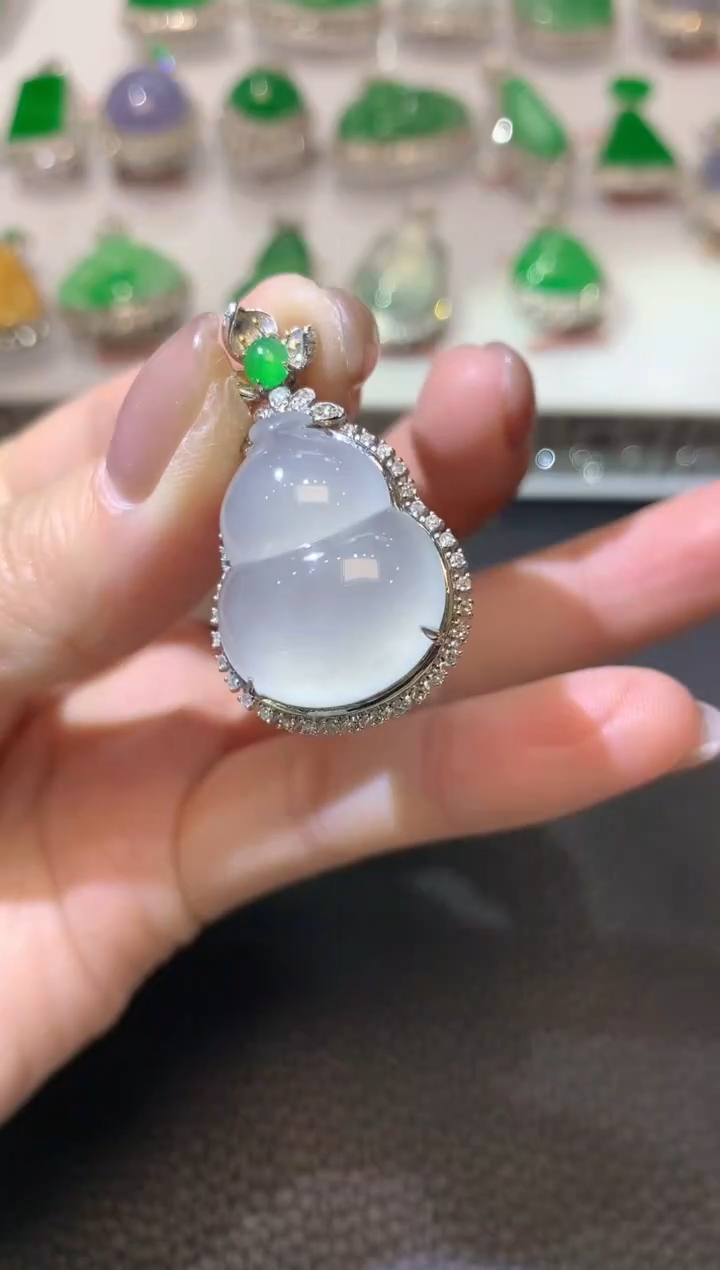 【闪购商品】翡翠吊坠(不含链)18K金镶嵌A99