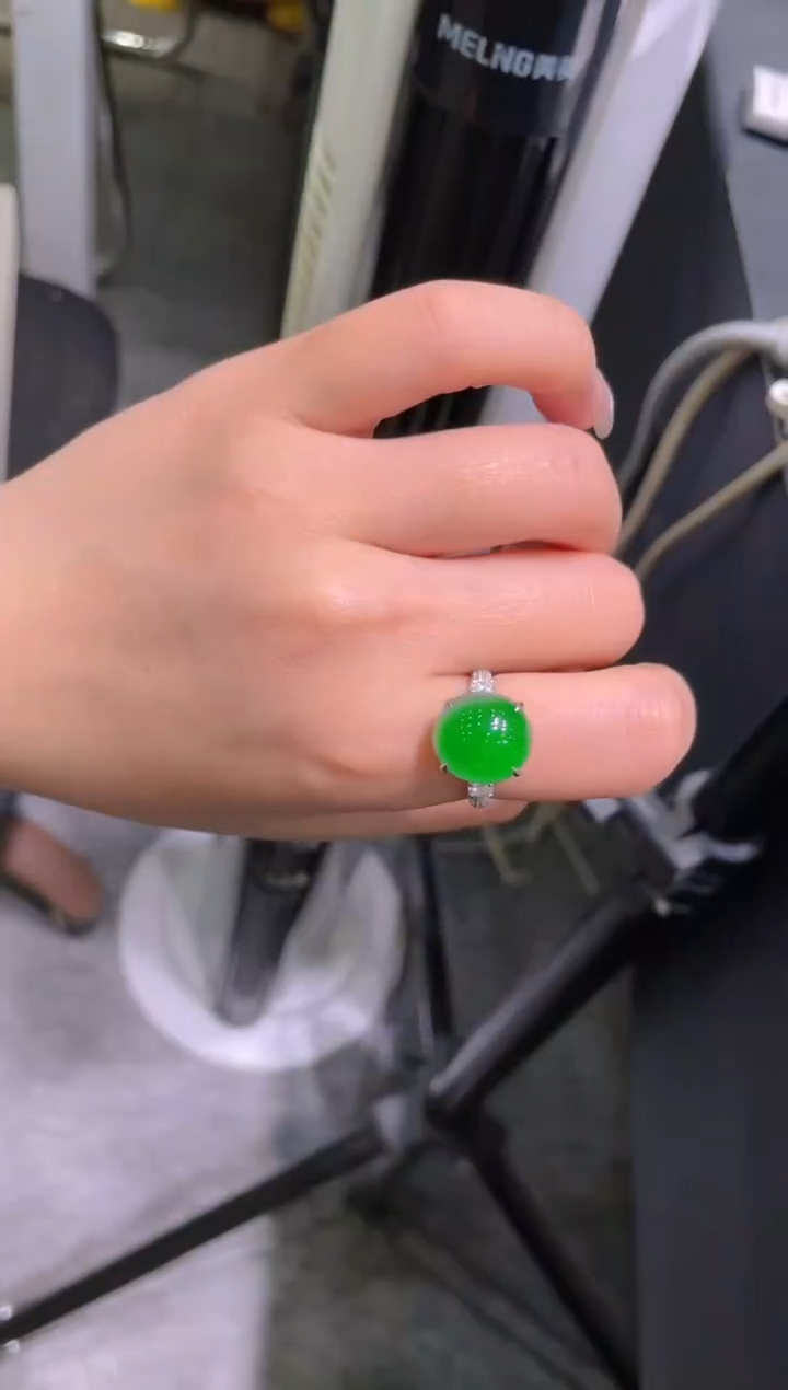 【闪购商品】翡翠吊坠(不含链)18K金镶嵌A26