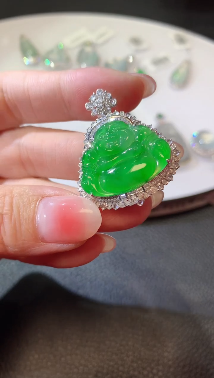 【闪购商品】翡翠吊坠(不含链)18K金镶嵌C68