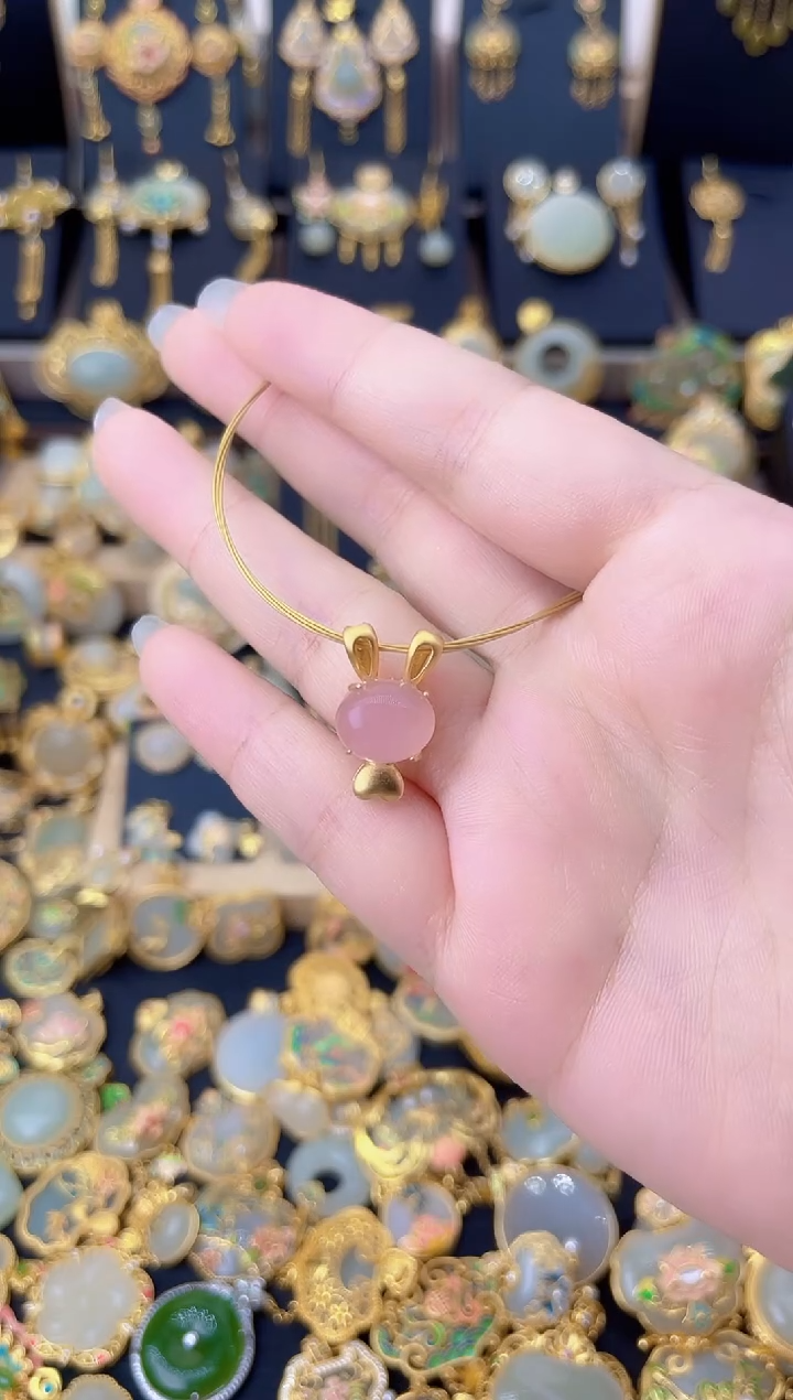 合金颈饰玛瑙/玉髓小兔子吊坠