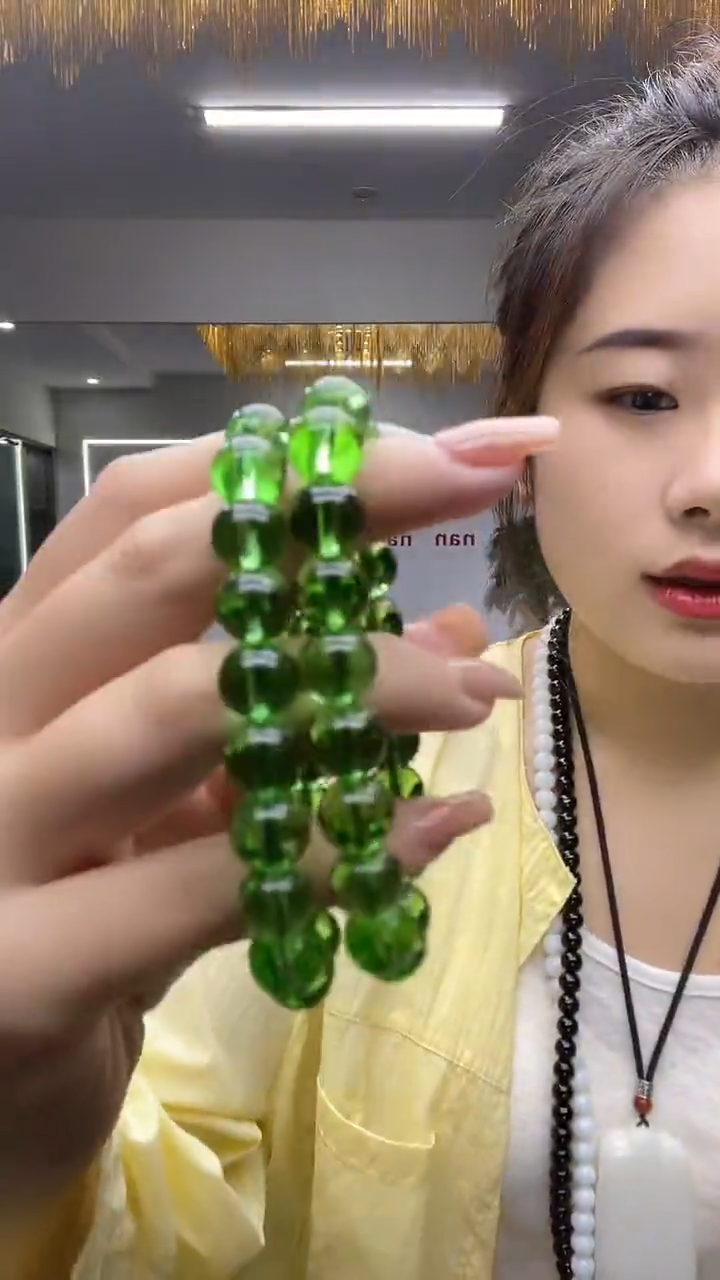 圆形卡10绿水晶手串多样性发货一